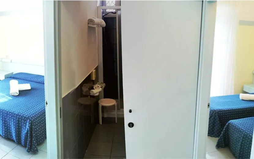 Hotel Nives 리치오네 2*,