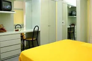 Hotel Nives 리치오네